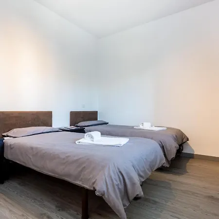 1 Bed Apartment In Marinapark Апартаменты *