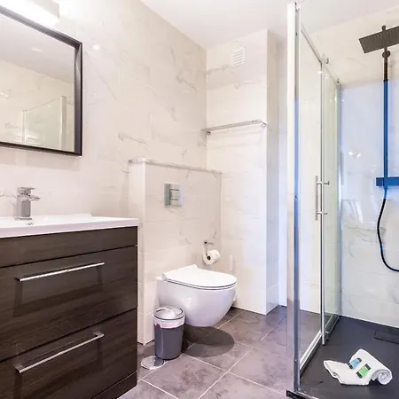 1 Bed Apartment In Marinapark *